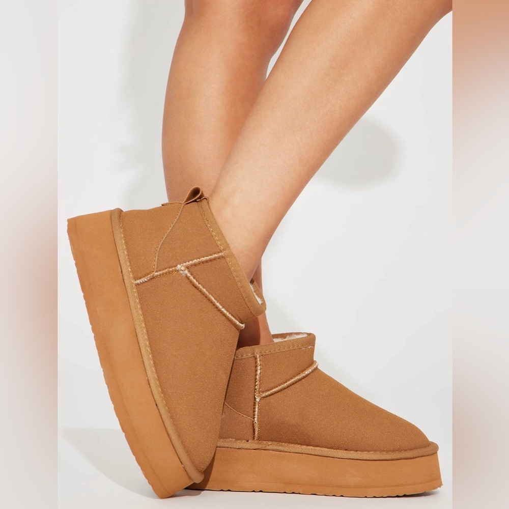 NEW Women’s Suede Furry Platform Mini Booties
